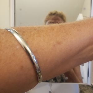 Arm bracelet